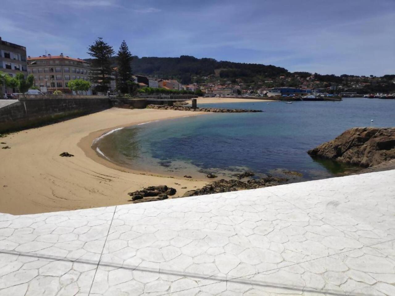 Apartamento Centrico Cerca De La Playa Bueu Eksteriør bilde